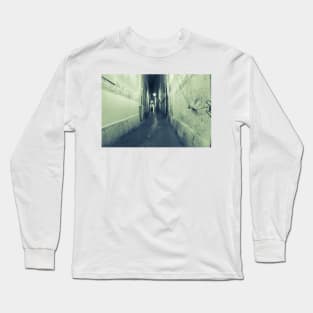 Grungy backstreet night scene Long Sleeve T-Shirt